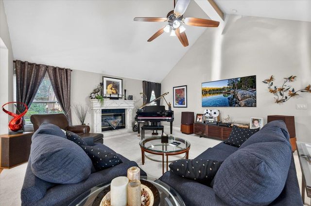 1425 E Decatur Avenue, Fresno, CA 93720