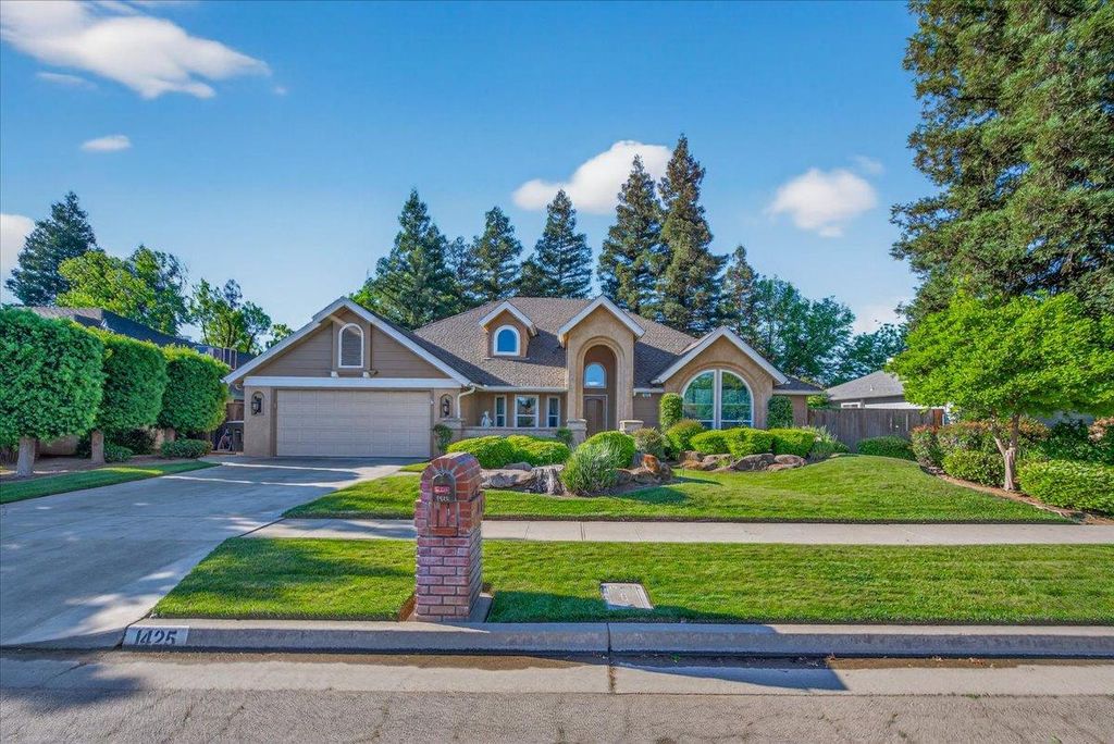 1425 E Decatur Avenue, Fresno, CA 93720