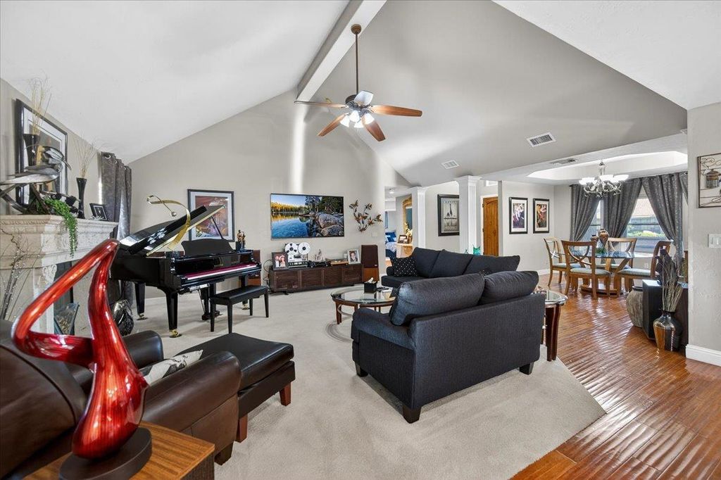 Image 11 of property listing at 1425 E Decatur Avenue, Fresno, CA 93720