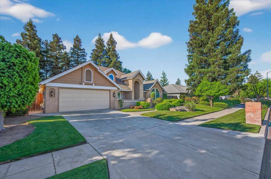 Image 3 of property listing at 1425 E Decatur Avenue, Fresno, CA 93720