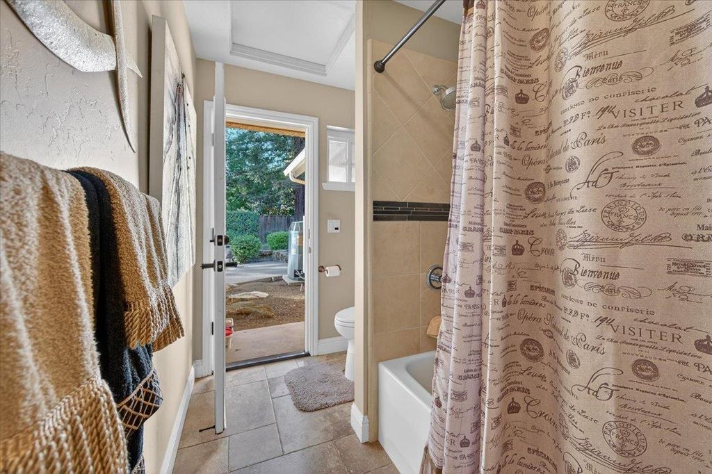 Image 30 of property listing at 1425 E Decatur Avenue, Fresno, CA 93720