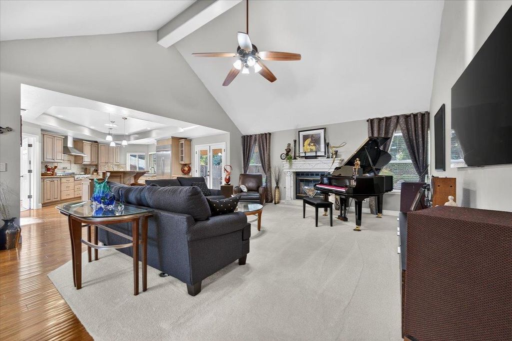 Image 7 of property listing at 1425 E Decatur Avenue, Fresno, CA 93720