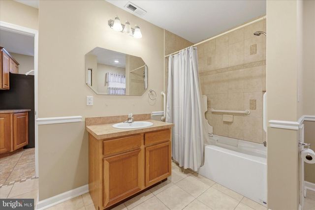 9342 CAMPUS LN, Philadelphia, PA 19114
