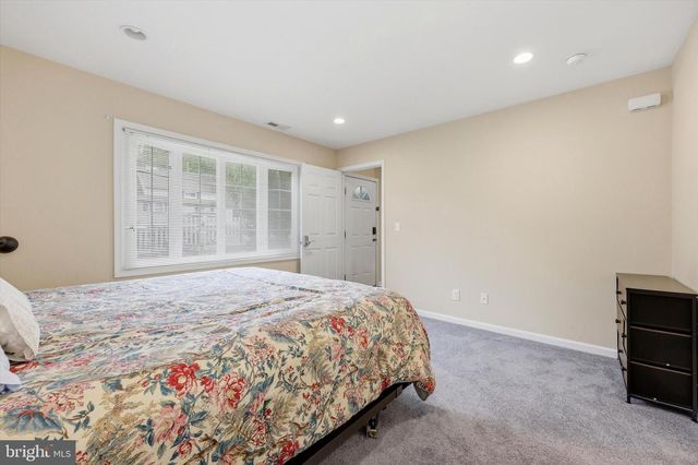 9342 CAMPUS LN, Philadelphia, PA 19114