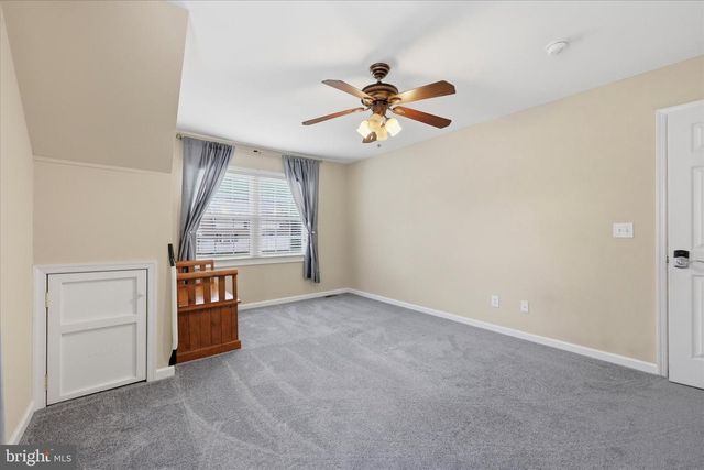 9342 CAMPUS LN, Philadelphia, PA 19114