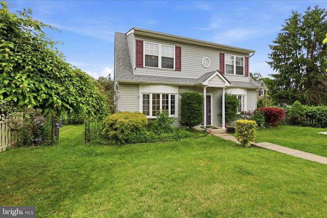 9342 CAMPUS LN, Philadelphia, PA 19114