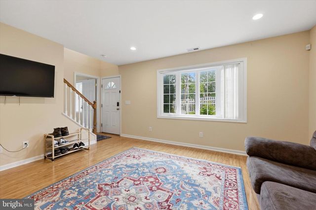 9342 CAMPUS LN, Philadelphia, PA 19114