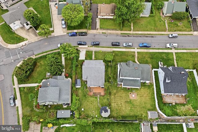 9342 CAMPUS LN, Philadelphia, PA 19114