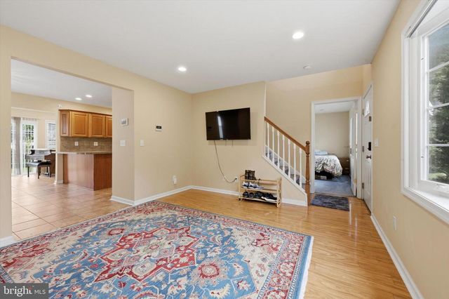 9342 CAMPUS LN, Philadelphia, PA 19114