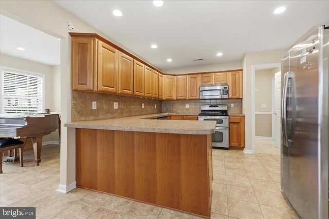 9342 CAMPUS LN, Philadelphia, PA 19114