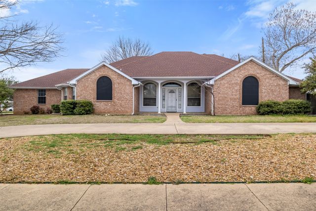 620 Honeysuckle Lane, Cedar Hill, TX 75104