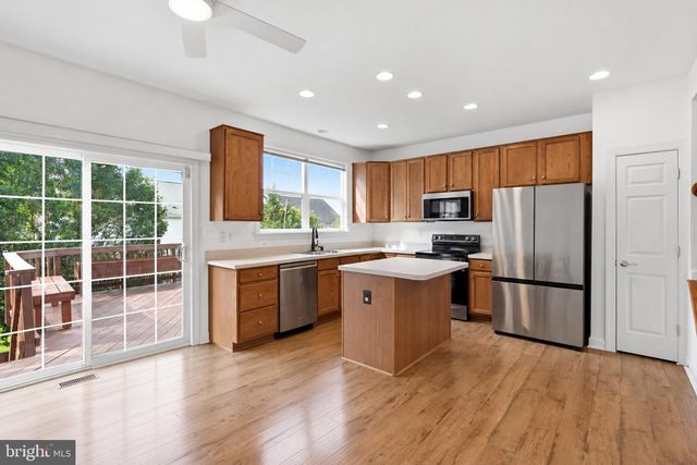 8154 RAINWATER CIR, Manassas, VA 20111