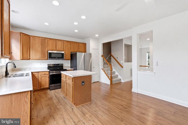 8154 RAINWATER CIR, Manassas, VA 20111
