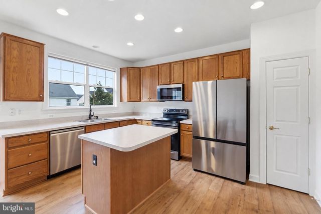 8154 RAINWATER CIR, Manassas, VA 20111