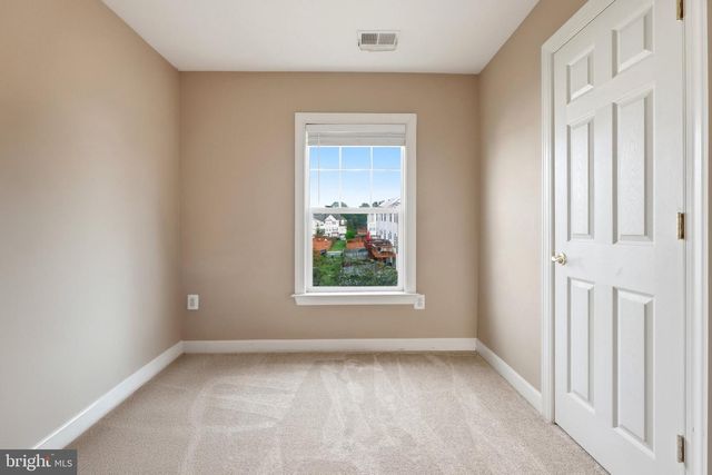 8154 RAINWATER CIR, Manassas, VA 20111