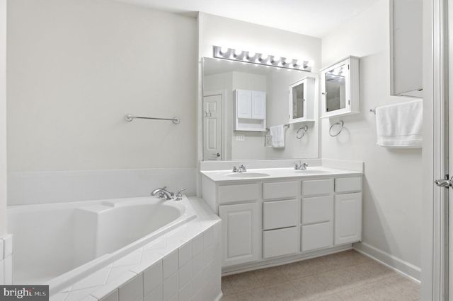 8154 RAINWATER CIR, Manassas, VA 20111