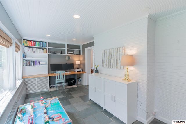 1234 Fall Creek Road, Lincoln, NE 68510
