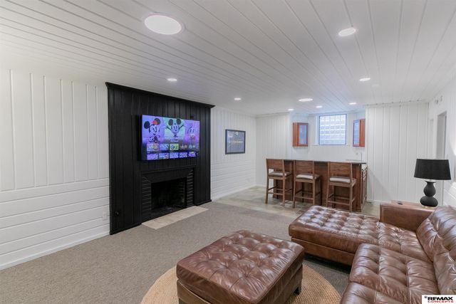 1234 Fall Creek Road, Lincoln, NE 68510