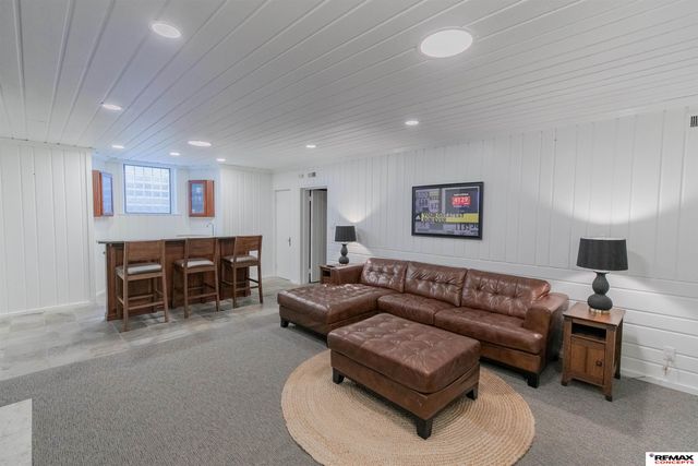 1234 Fall Creek Road, Lincoln, NE 68510
