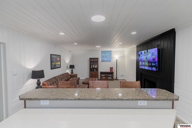 1234 Fall Creek Road, Lincoln, NE 68510
