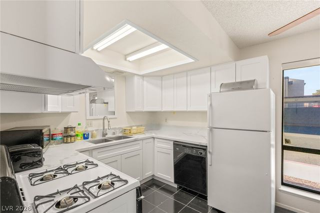 5171 Caliente Street 131, Las Vegas, NV 89119