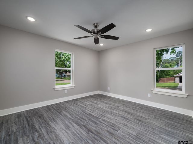 21317 Dean St, Chandler, TX 75758
