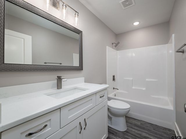 21317 Dean St, Chandler, TX 75758