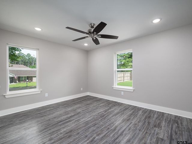 21317 Dean St, Chandler, TX 75758