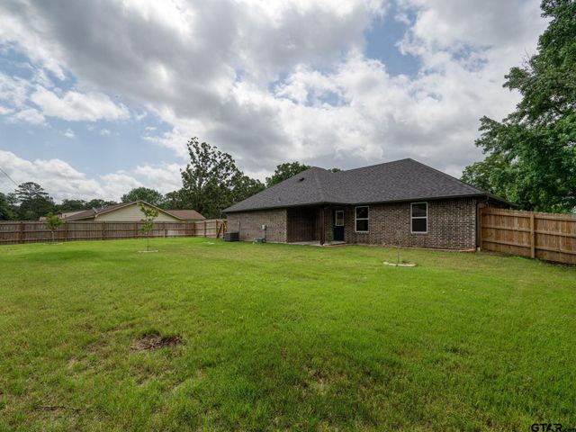 21317 Dean St, Chandler, TX 75758