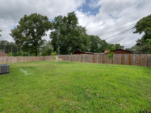 21317 Dean St, Chandler, TX 75758