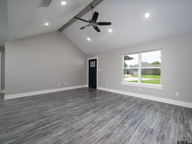 21317 Dean St, Chandler, TX 75758