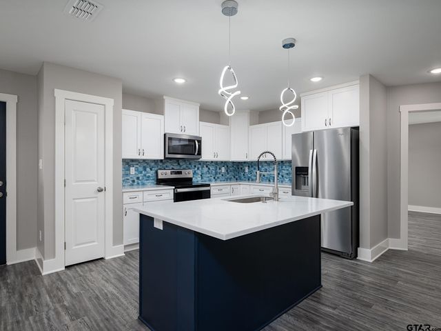 21317 Dean St, Chandler, TX 75758