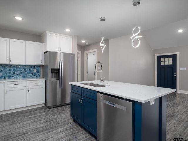 21317 Dean St, Chandler, TX 75758