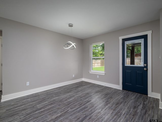 21317 Dean St, Chandler, TX 75758