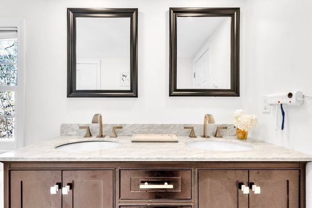 18 Mayflower Rd, Northborough, MA 01532