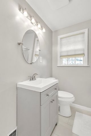 18 Mayflower Rd, Northborough, MA 01532