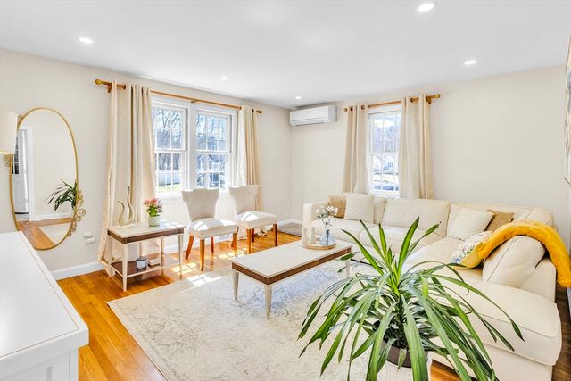 18 Mayflower Rd, Northborough, MA 01532