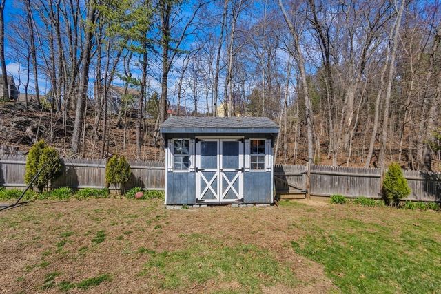 18 Mayflower Rd, Northborough, MA 01532