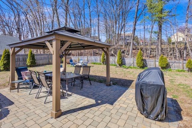 18 Mayflower Rd, Northborough, MA 01532