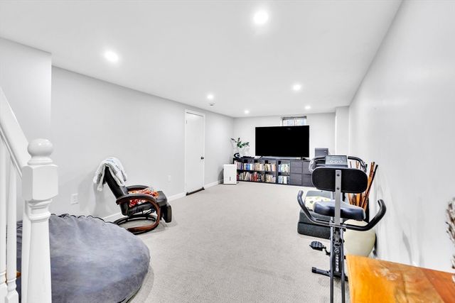 18 Mayflower Rd, Northborough, MA 01532