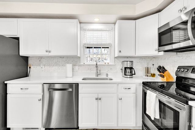 18 Mayflower Rd, Northborough, MA 01532