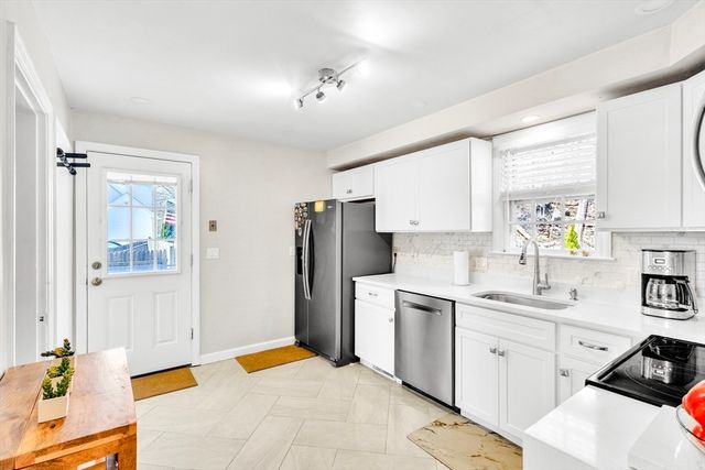18 Mayflower Rd, Northborough, MA 01532