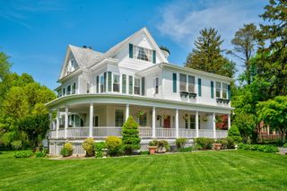 89 Duck Pond Road, Glen Cove, NY 11542