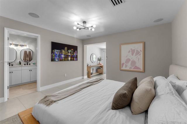9250 SW 44th St, Miami, FL 33165