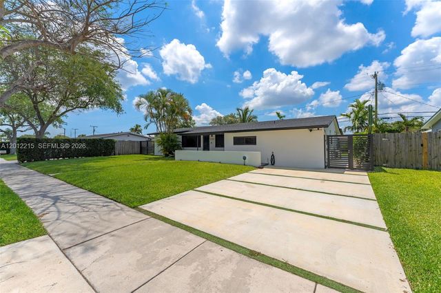9250 SW 44th St, Miami, FL 33165