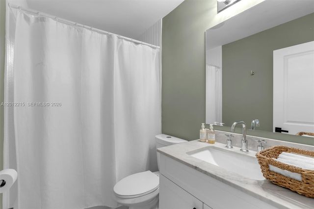 9250 SW 44th St, Miami, FL 33165