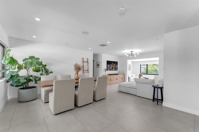 9250 SW 44th St, Miami, FL 33165