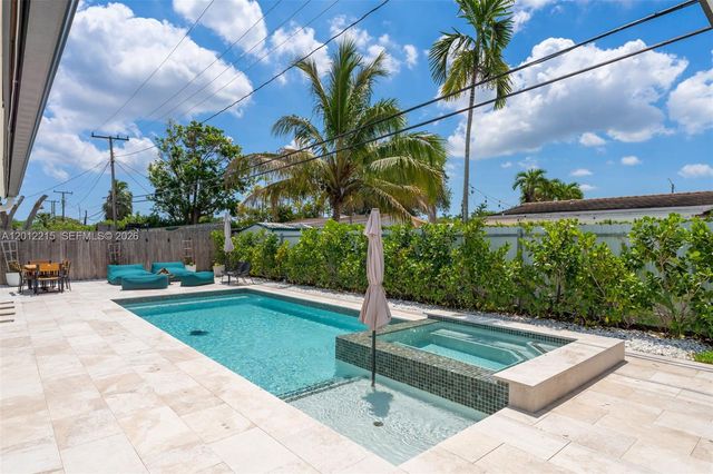 9250 SW 44th St, Miami, FL 33165