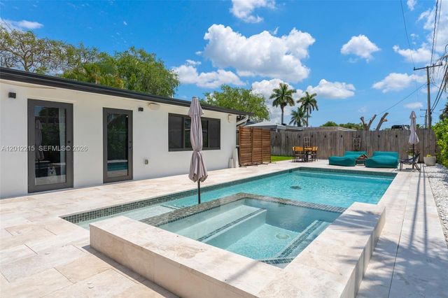9250 SW 44th St, Miami, FL 33165