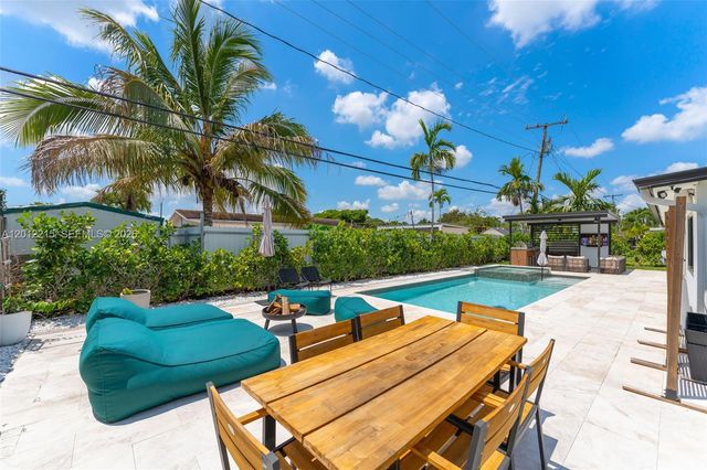 9250 SW 44th St, Miami, FL 33165